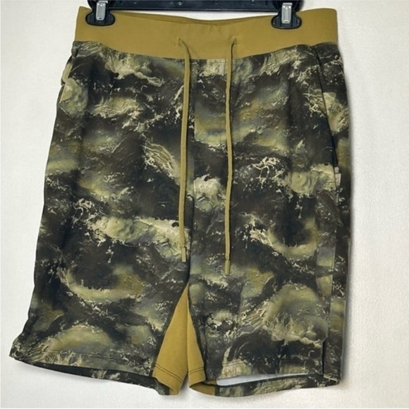 Lululemon Men's T.H.E. Short 9"L Linerless Swift 4 Way Stretch- Size Large - Picture 4 of 6